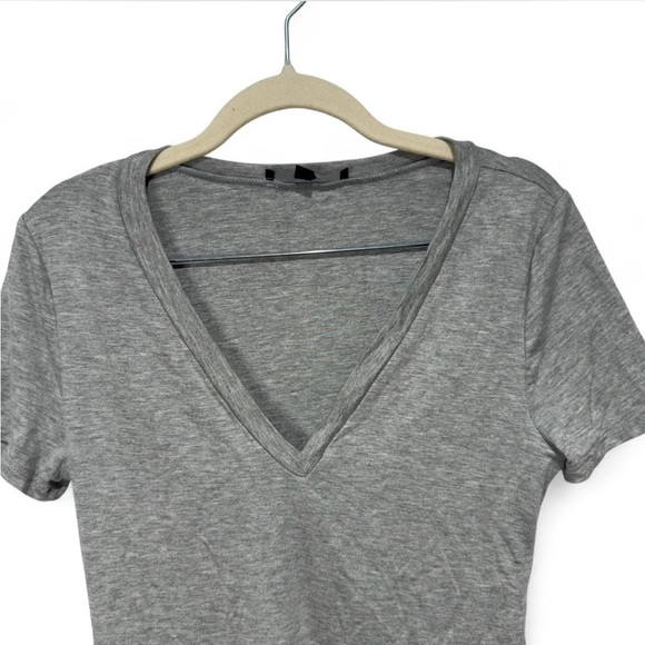 Lulus Carefree Look Heather Grey Short Sleeve V-Neck Tee, Minimalist Everyday - Picture 3 of 10